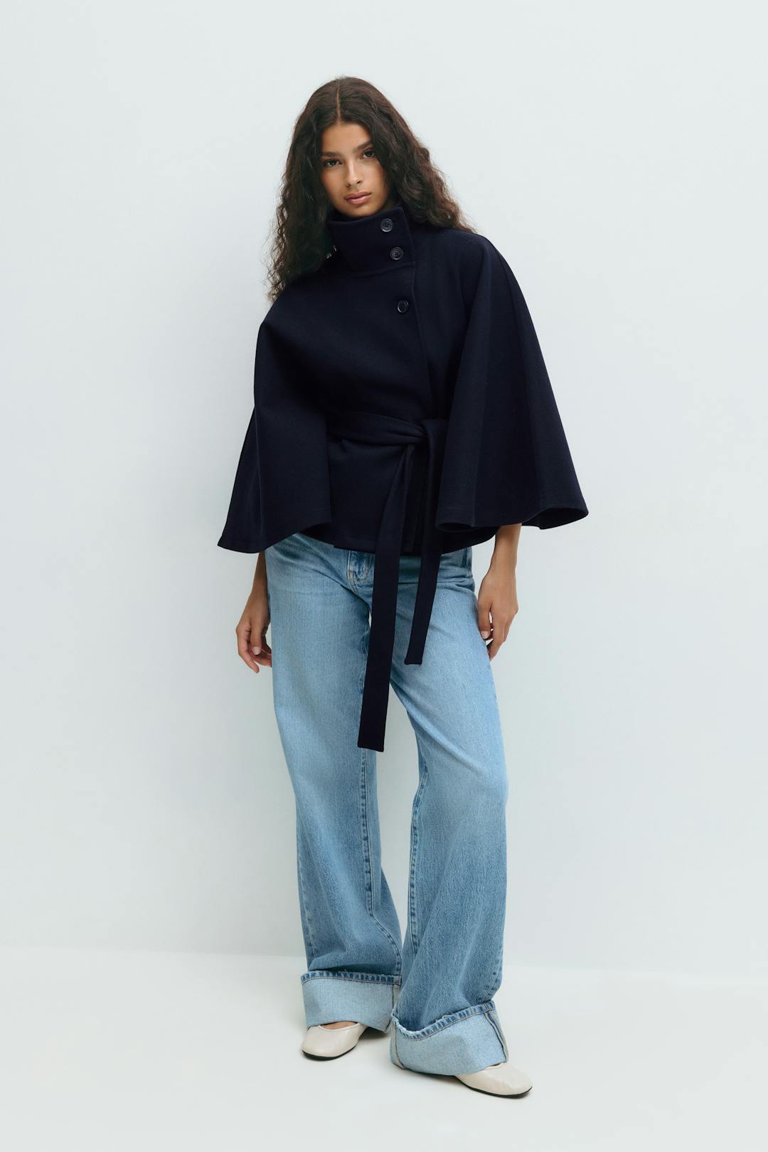Olivia Hoge Kraag Capejas