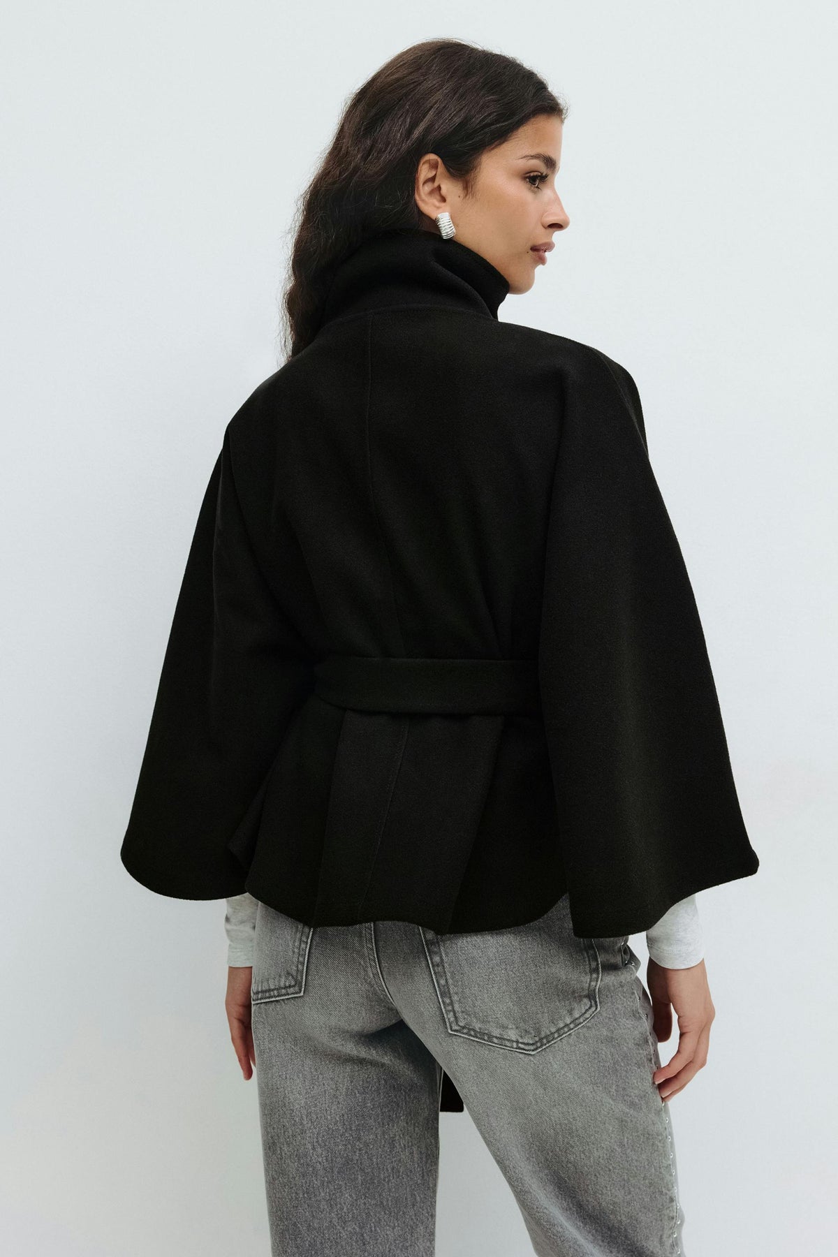 Olivia Hoge Kraag Capejas