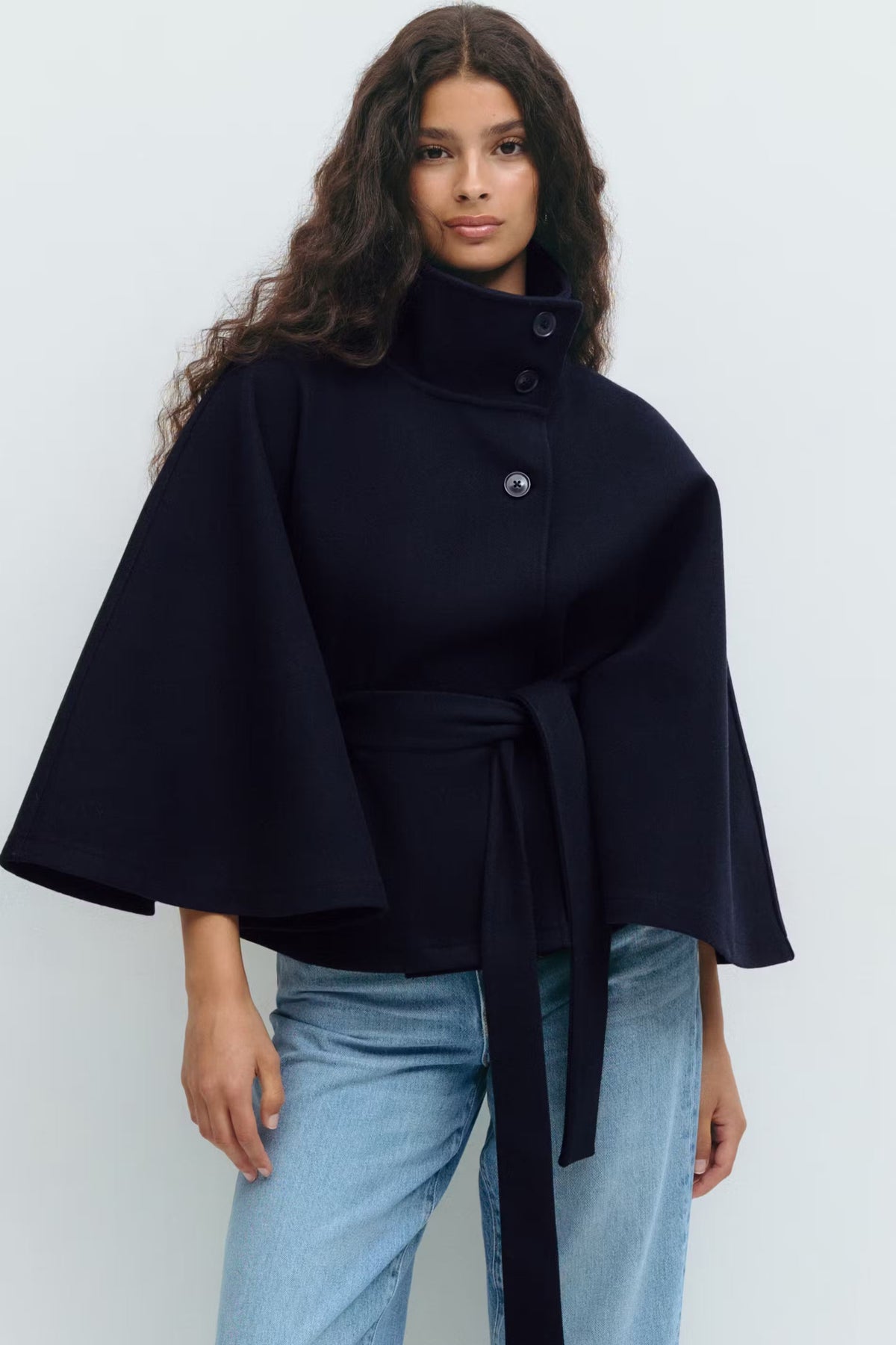 Olivia Hoge Kraag Capejas